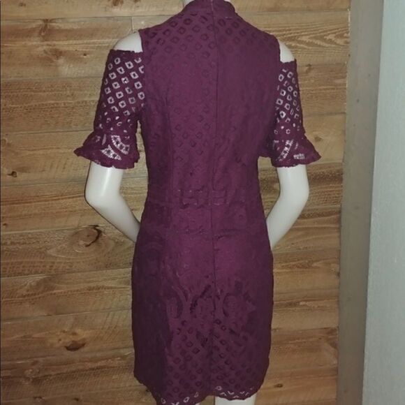 Sharagano High Crew Neck Cold Shoulder Dress size 4 - Picture 3 of 4